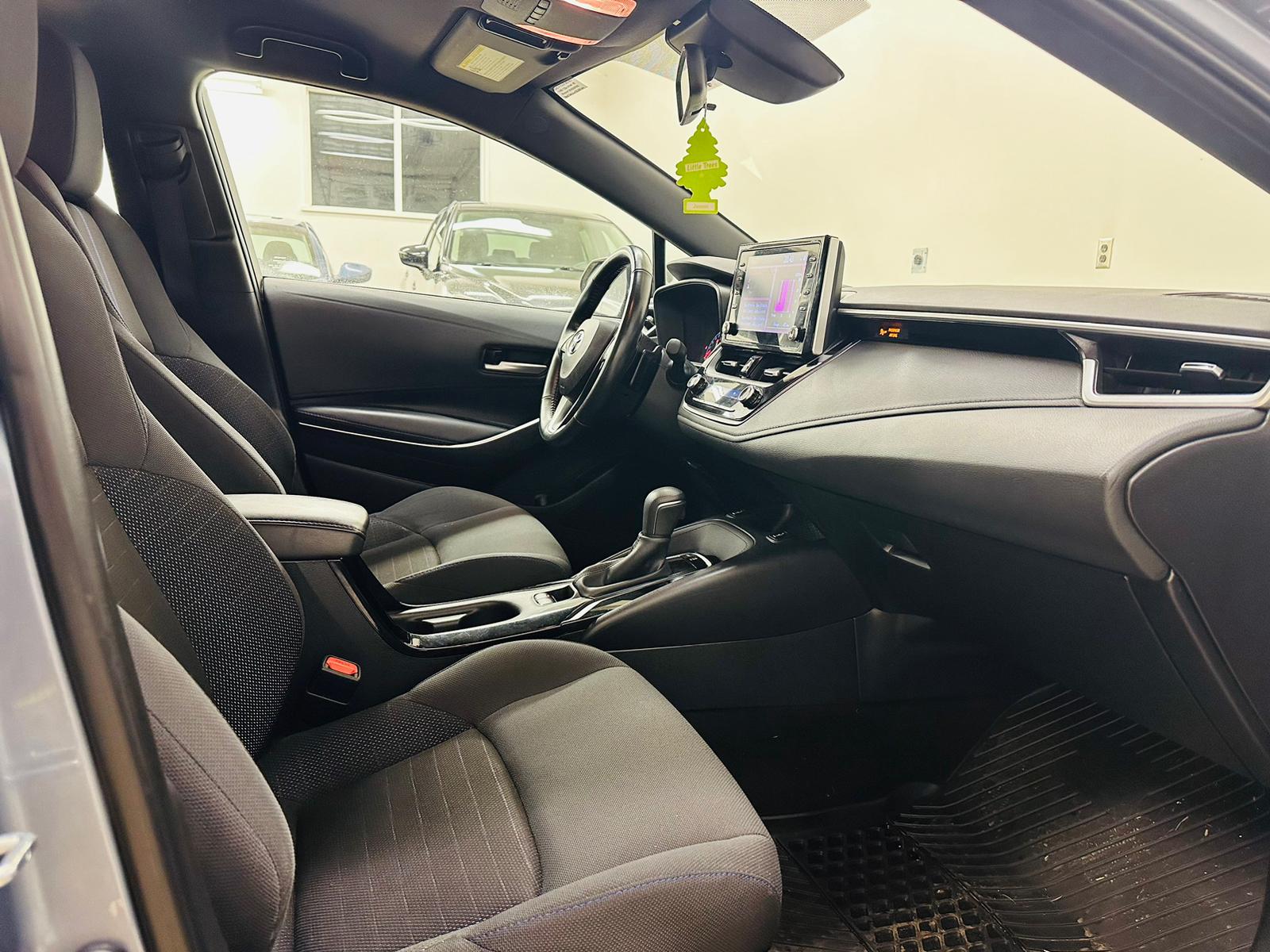 3- 2020 Toyota Corolla SE - BC Local Car (23)